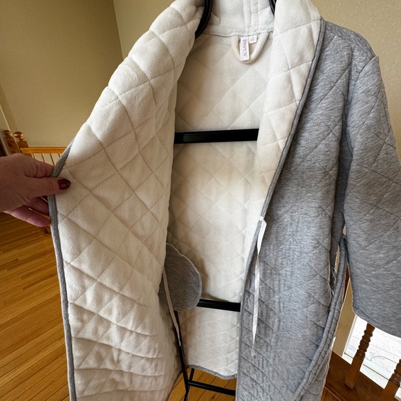 Quilted Gray Robe - Picture 4 of 6